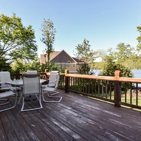 Chalets Resort LAKEFRONT Cottage Free Amenities Amazing views Kayaks 2 Pools